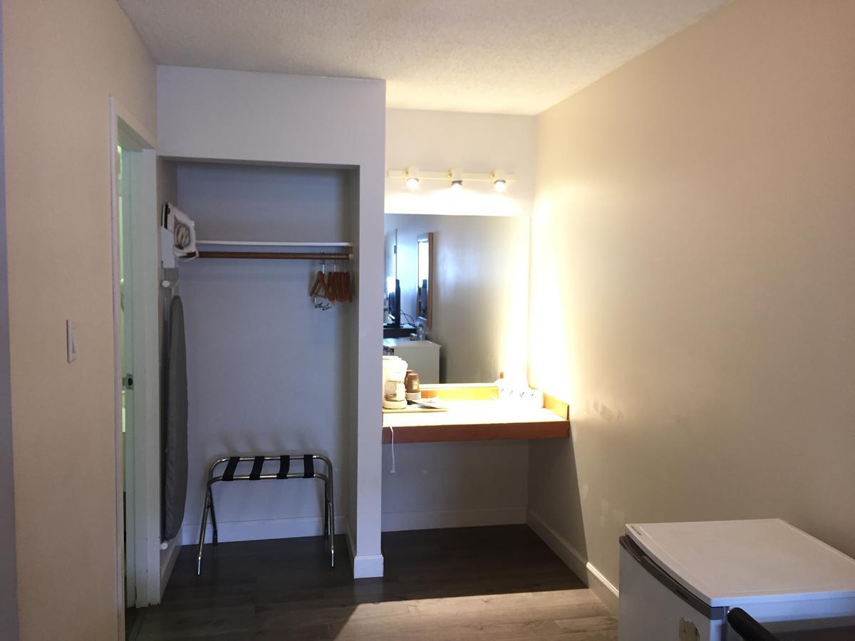Bear Country Inn 特雷斯 外观 照片