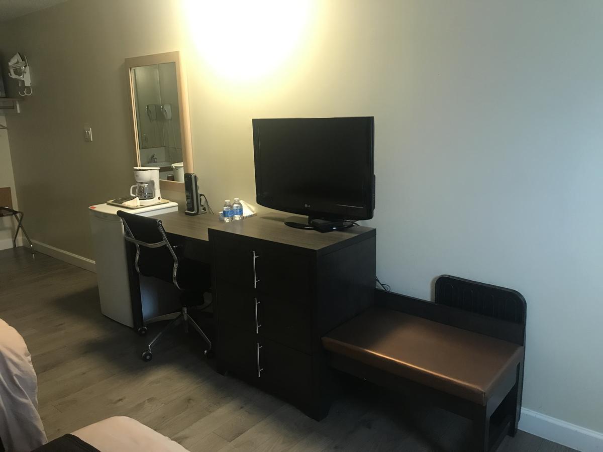 Bear Country Inn 特雷斯 外观 照片